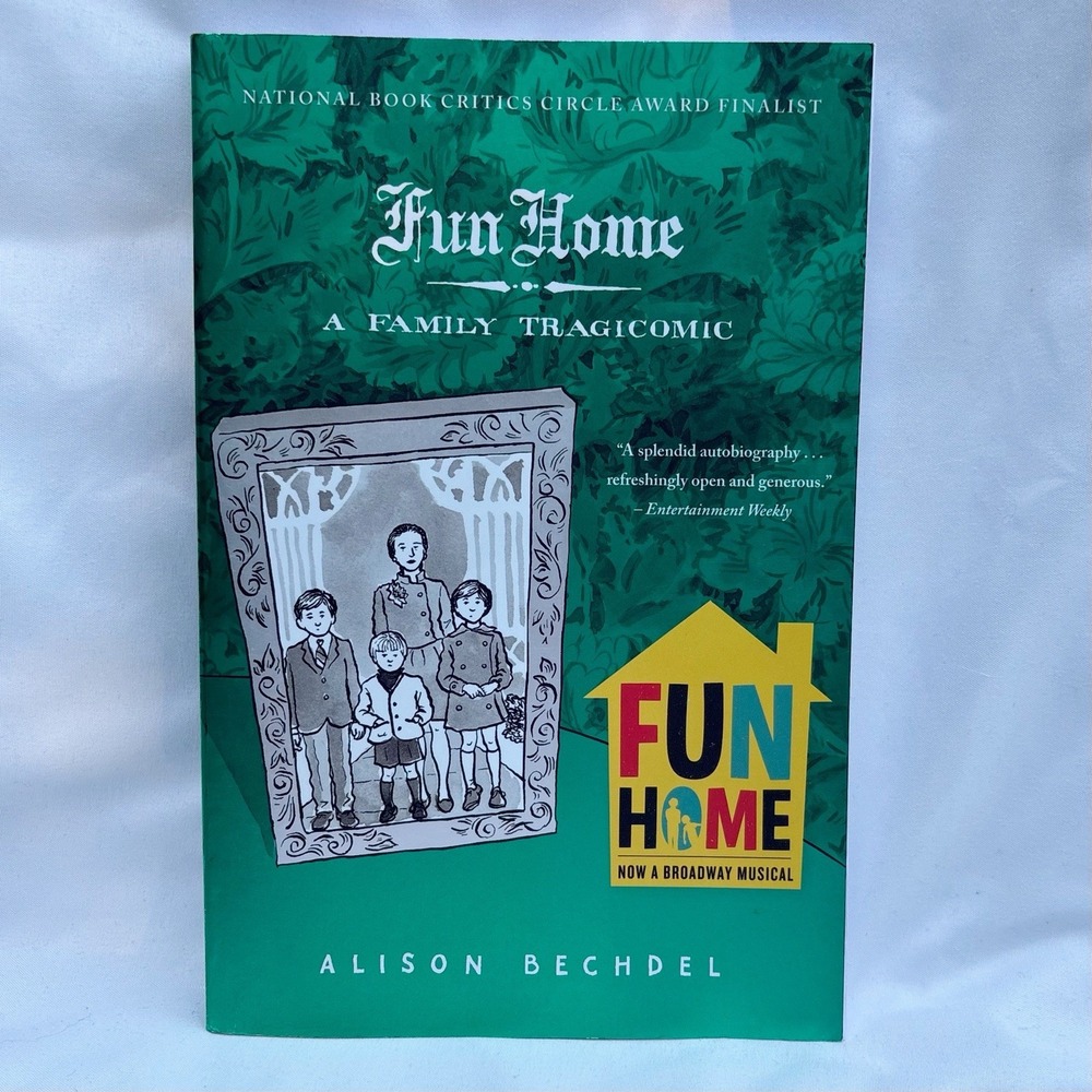 Fun Home: A Family Tragicomic By Alison Bechdel Graphic Novel Paperback 2006